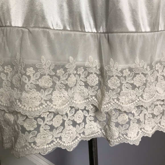 Elastic waist slip with lace ruffle - Picture 4 of 6